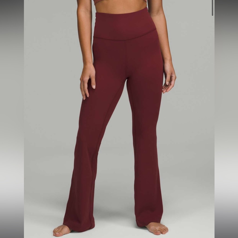 Lululemon Groove Super-High-Rise Flared Pant Nulu
Red Merlot